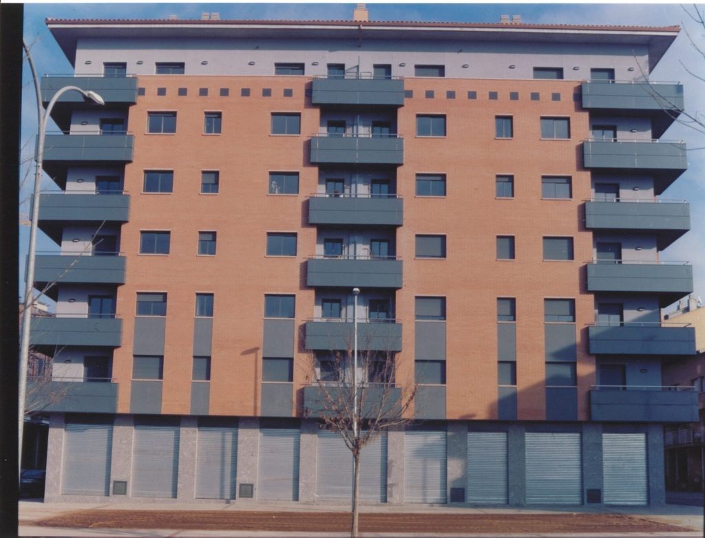 construcción edificio en Vic